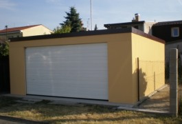 Сглобяеми гараж с плосък покрив и мазилка
